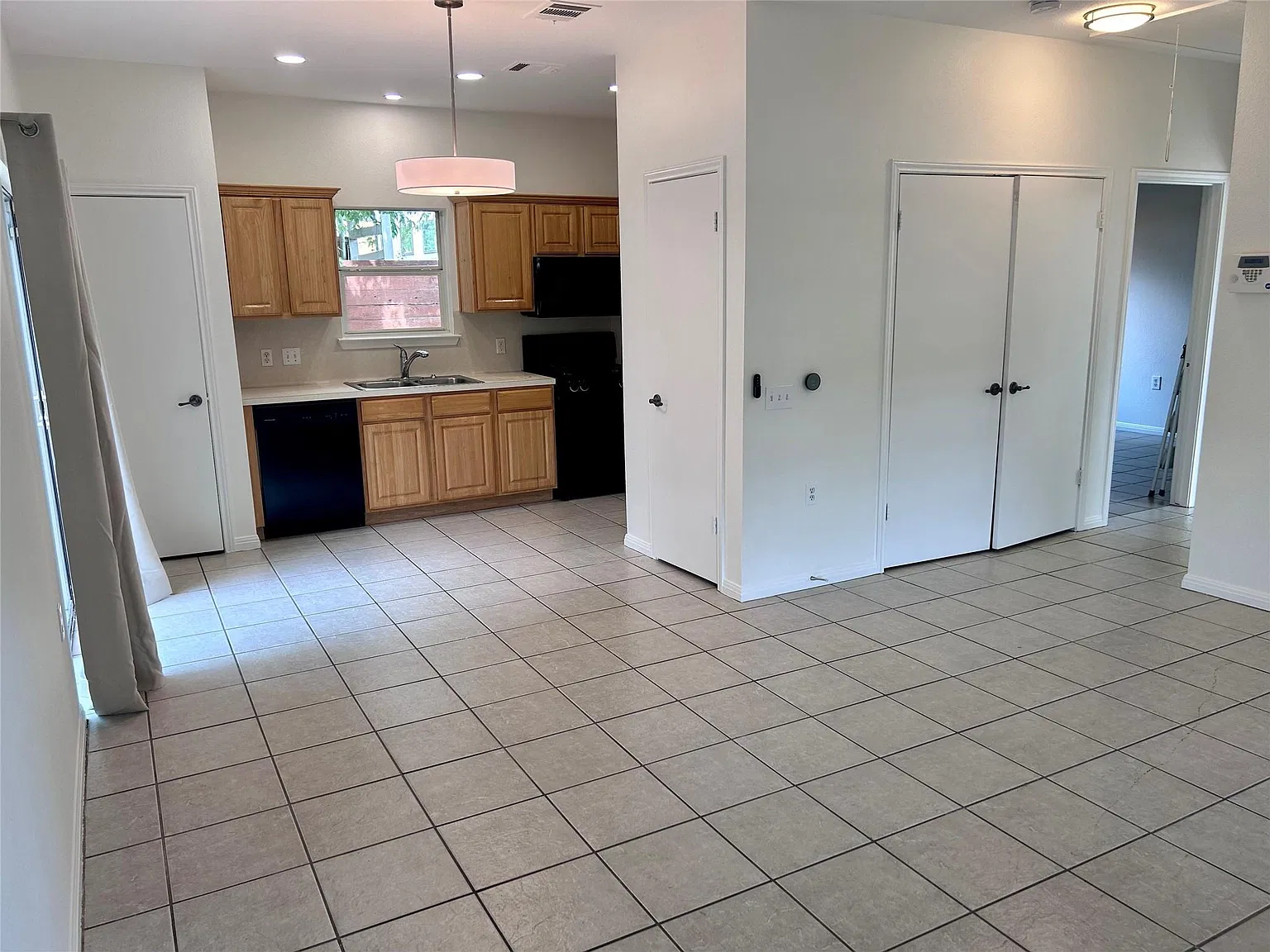 2 bed, 1.0 bath, 864 sqft, $2,100 — Photo 3