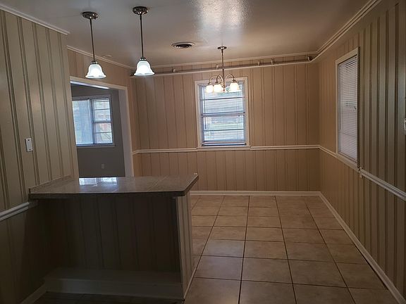 3rd image of 909 Ardmore St