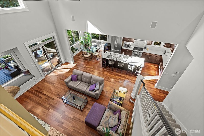 4th image of 1727 Nile Avenue NE