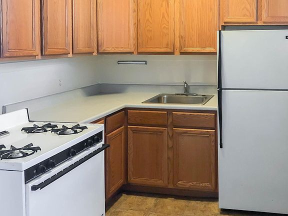 2nd image of 632 W Arlington Pl #28