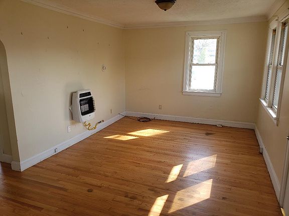 4th image of 4810 Kentucky St #1/2