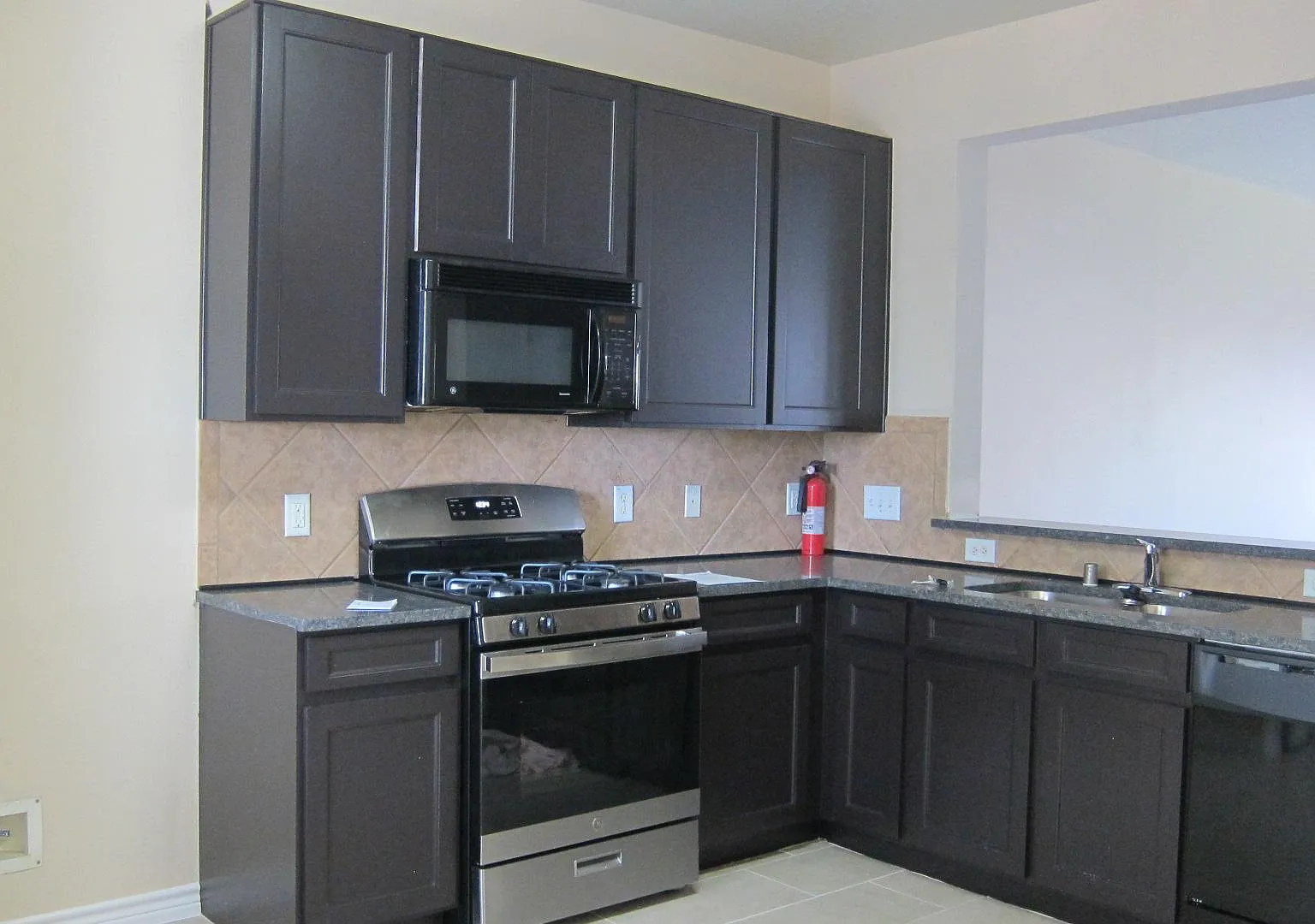 2 bed, 2.5 bath, 1540 sqft, $1,750 — Photo 4