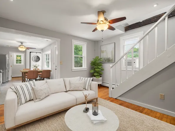 6 Ropewalk Ct APT 8, Plymouth, MA 02360