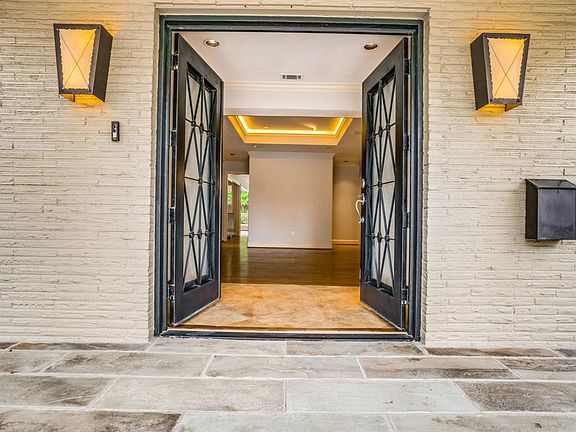 5th image of 6011 Park Ln