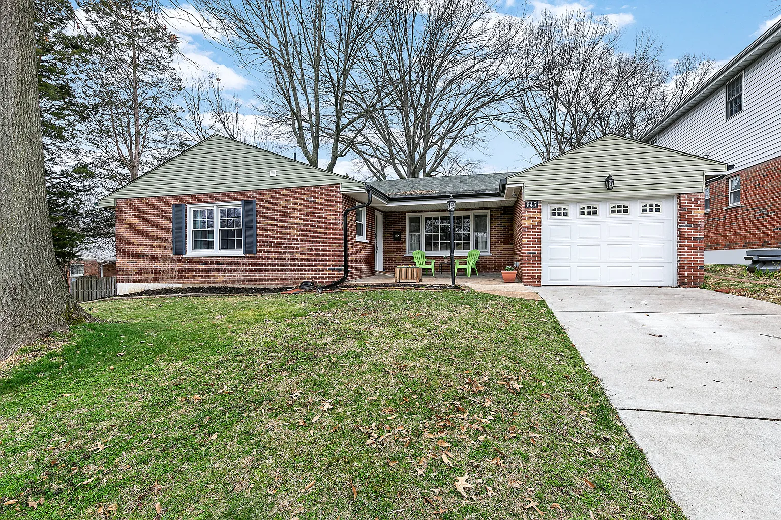 845 Duke Dr photo 1