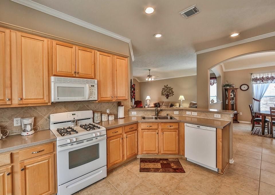 Great kitchen...nice cabinets, Corian countertops!