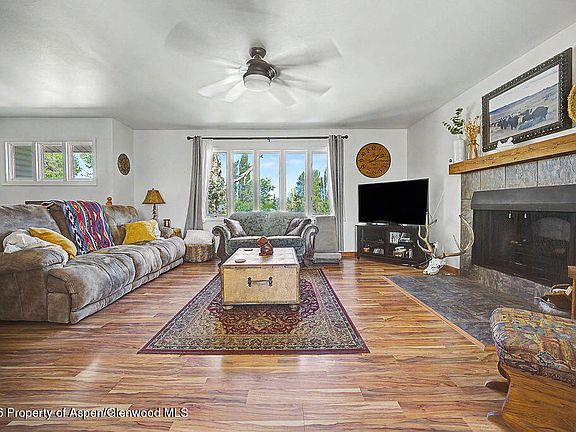 5th image of 409 High Meadow Ct
