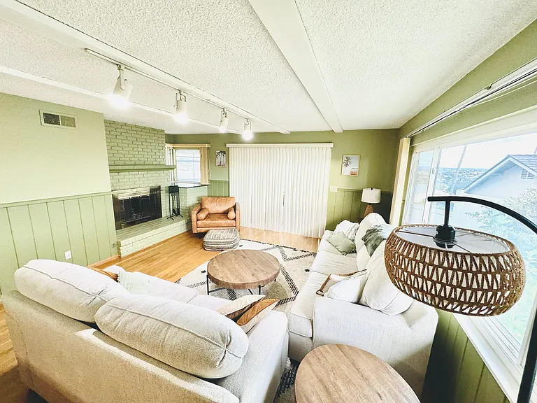 5582 Thunderbird Ln — Photo 3