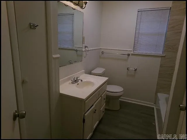 204 Dobbs St — Photo 7