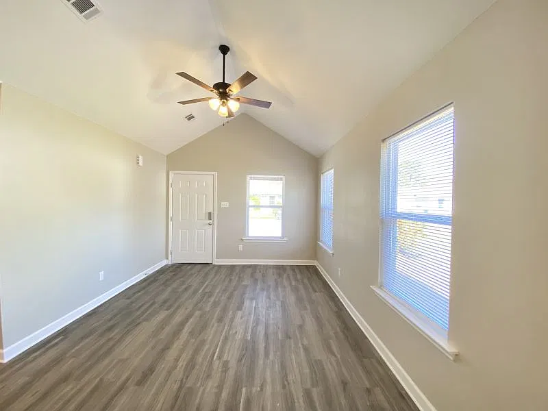 112 Pulaski Dr — Photo 3