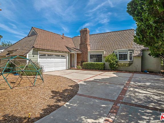 2nd image of 12144 La Maida St