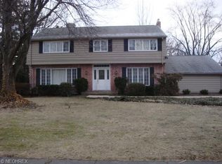 2663 Cranlyn Rd, Shaker Heights, OH 44122