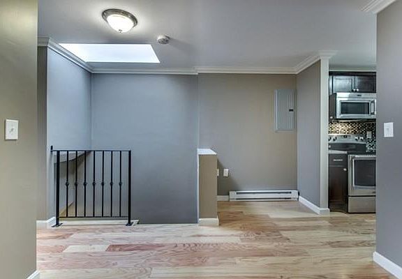 4th image of 410 Saratoga St #3