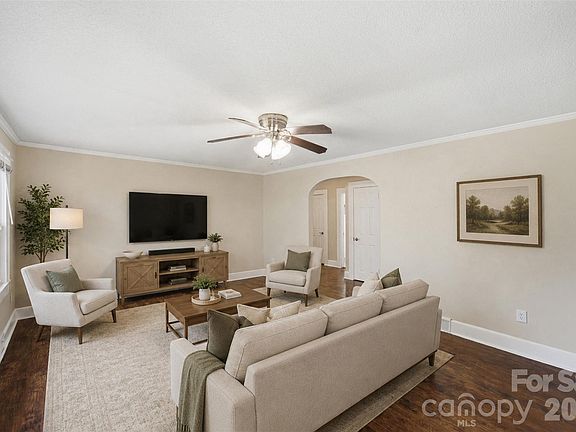 5th image of 102 White Ave