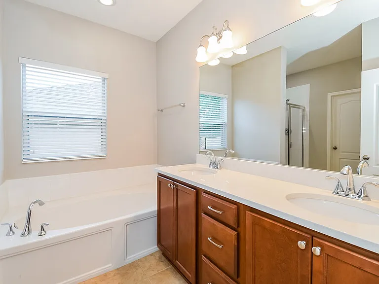 2325 Creekfront Dr — Photo 13