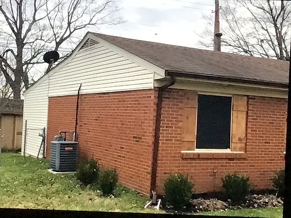 2nd image of 3929 Northampton Dr