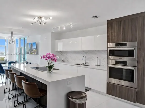 851 NE 1st Ave, Miami, FL