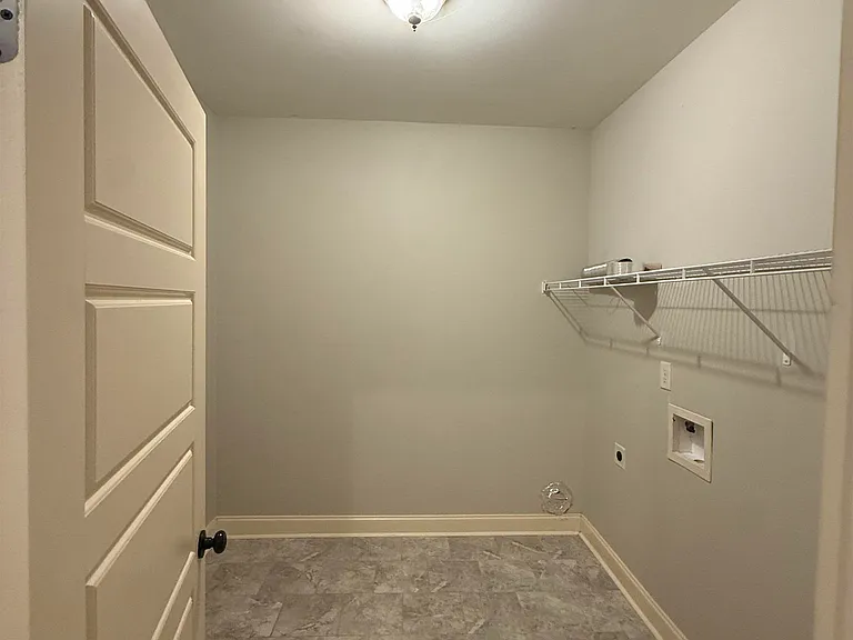 142 Addington Dr — Photo 14