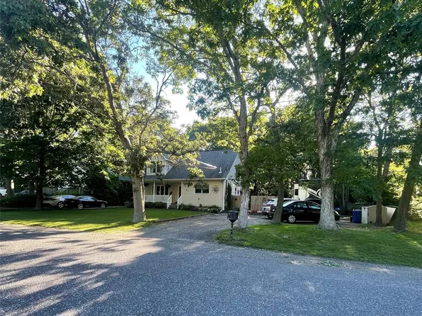 43 Floyd Road N, Shirley, NY 11967