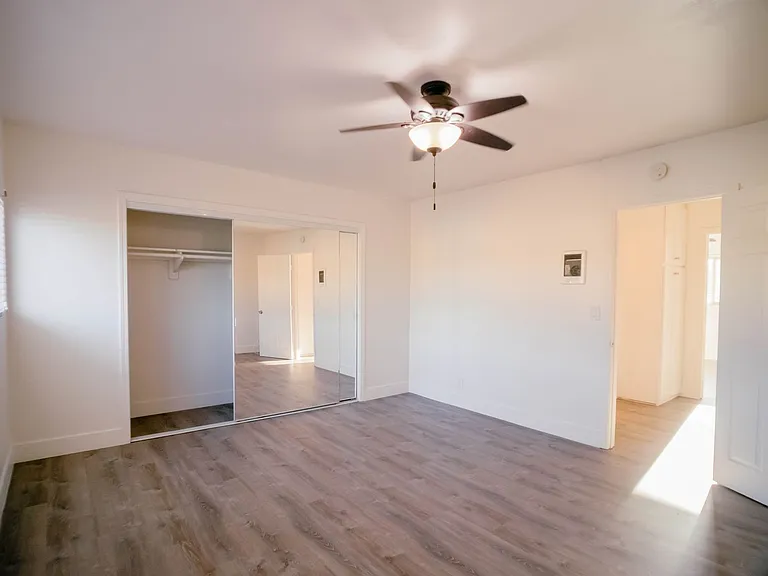 Parkway Plaza Apartments — Photo 37