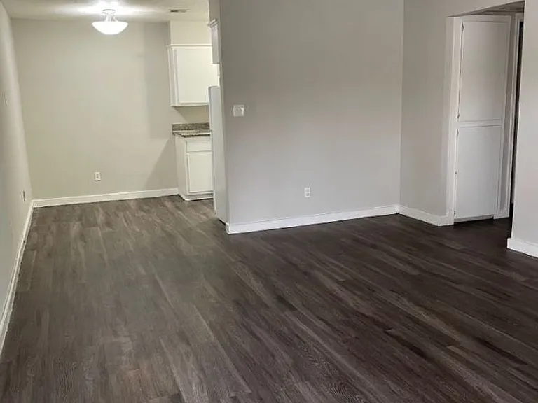 Ridgewood Village Apartments — Photo 3
