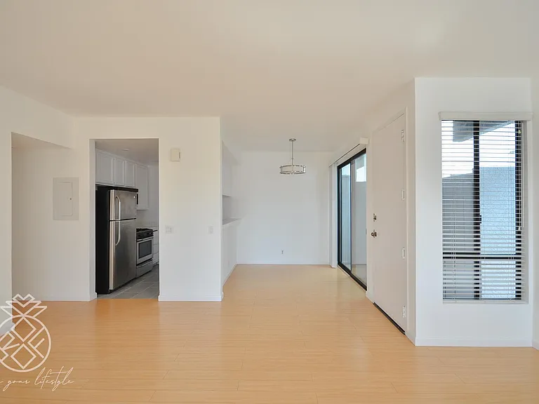 1727 Glendon Ave #104 — Photo 6