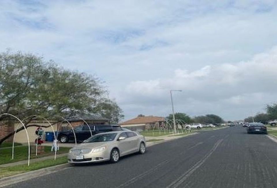 Exterior Neighborhood (street photo)