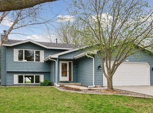 1481 Heron Dr, Chanhassen, MN 55317