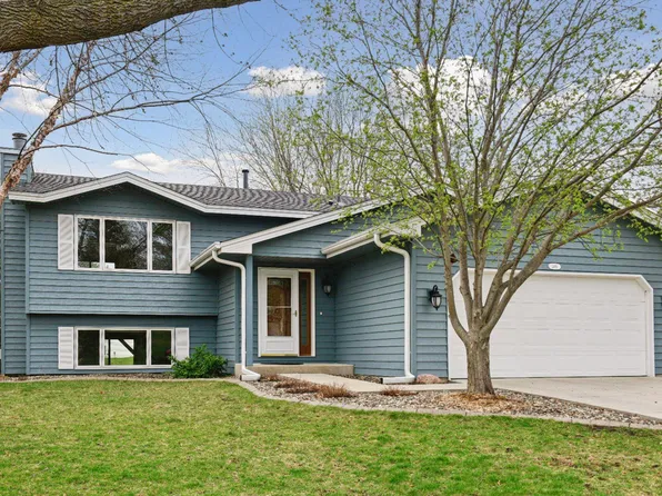 1481 Heron Dr, Chanhassen, MN 55317