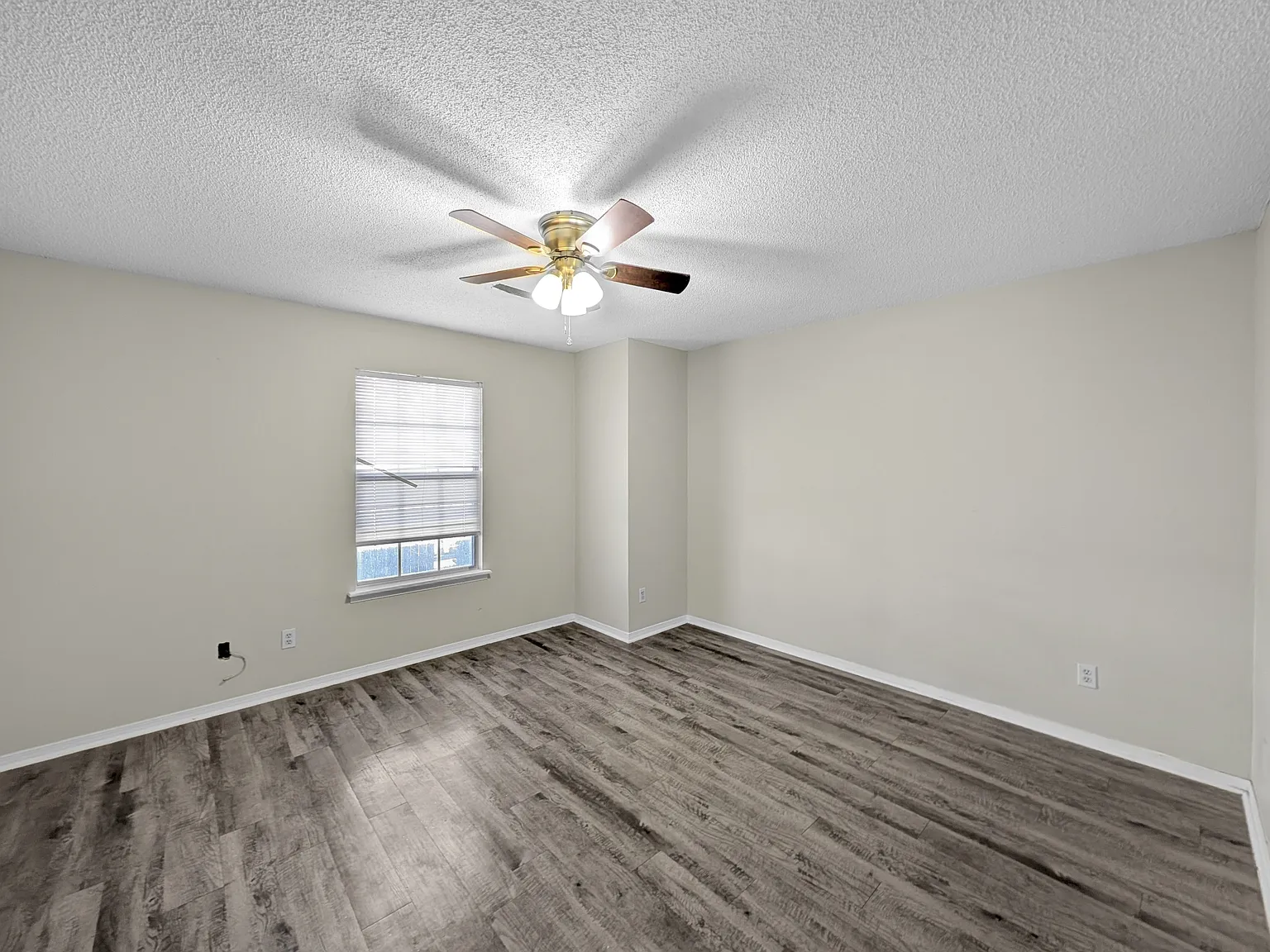 2456 N Brophy Cir — Photo 4