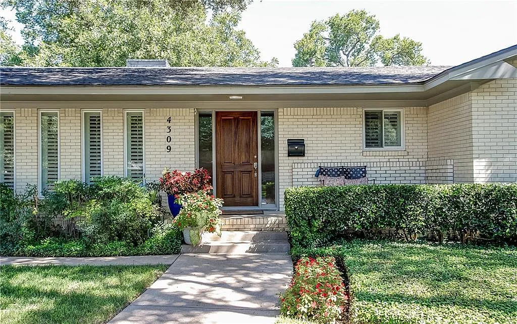 Beautiful Home in Tanglewood — Photo 3
