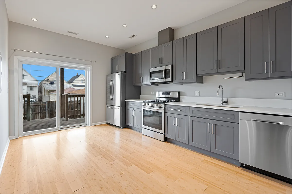 Building Photo - 3432 W Melrose St #1
