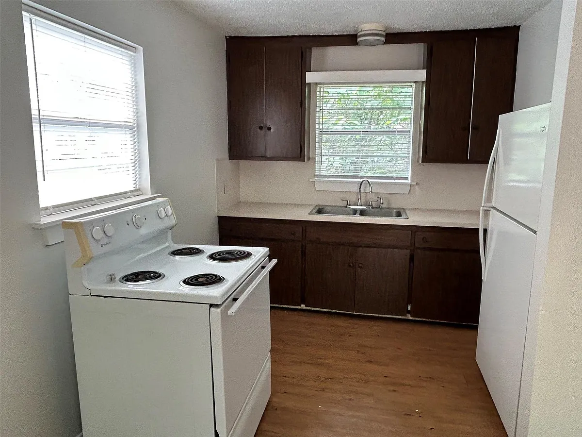 Building Photo - 1107-6 N Pine St #6