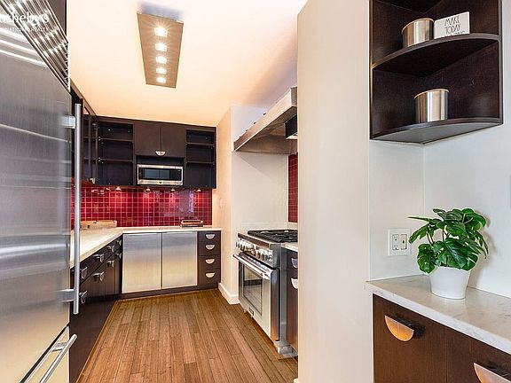 5th image of 118 E 60th St APT 29C