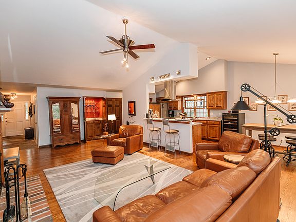 4th image of 10640 N Winslow Dr