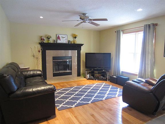 5th image of 11 Whippoorwill Ln