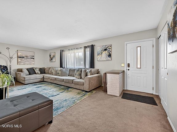 2nd image of 4035 Greencrest Ln