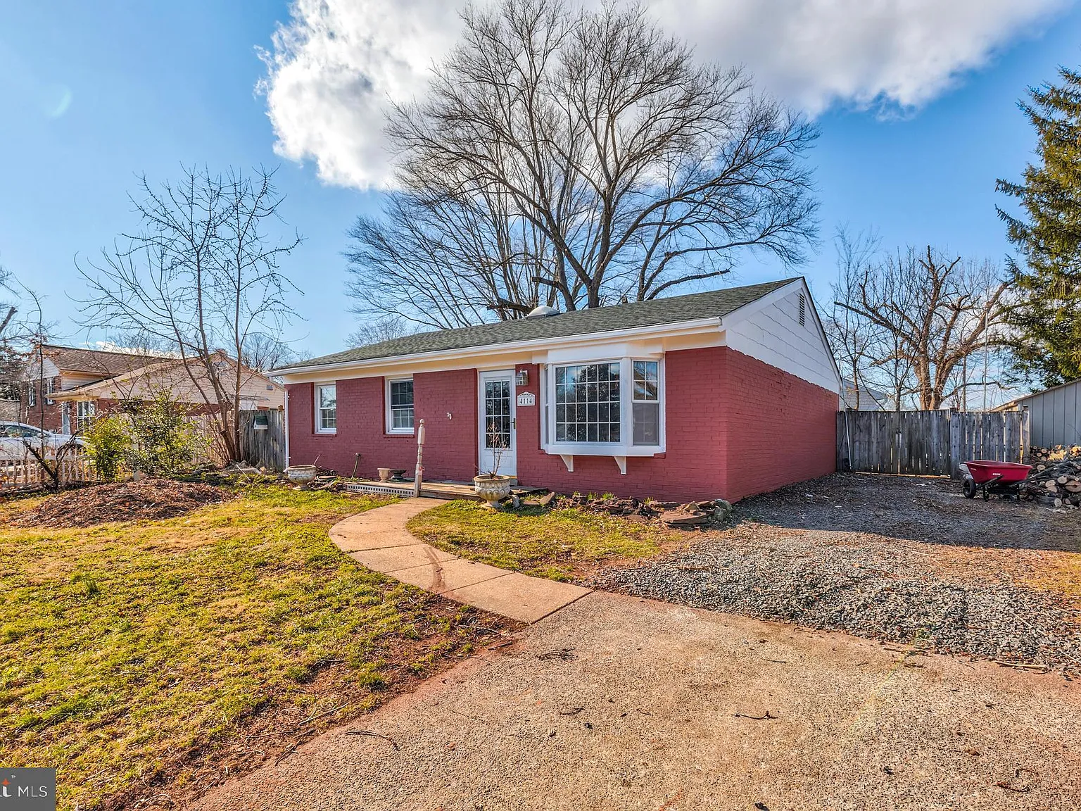 3 bed, 1.5 bath, 1216 sqft, $2,650 — Photo 2