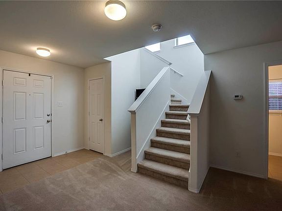 4th image of 1313 Greenleaf Ct