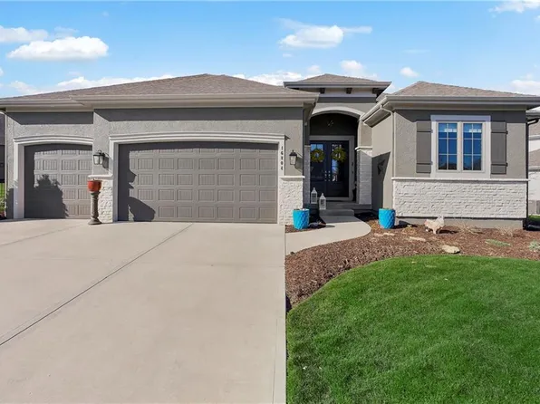 16804 Bradshaw St, Overland Park, KS 66221