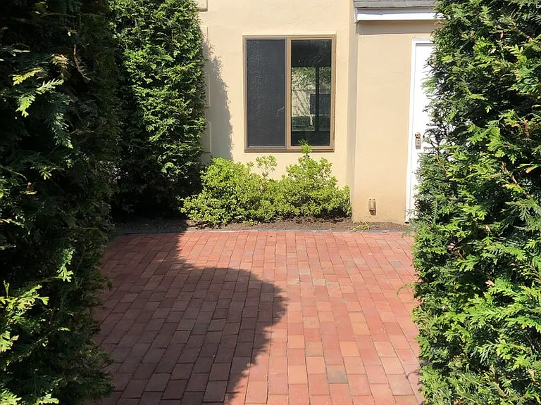 411 W Conestoga Rd — Photo 18