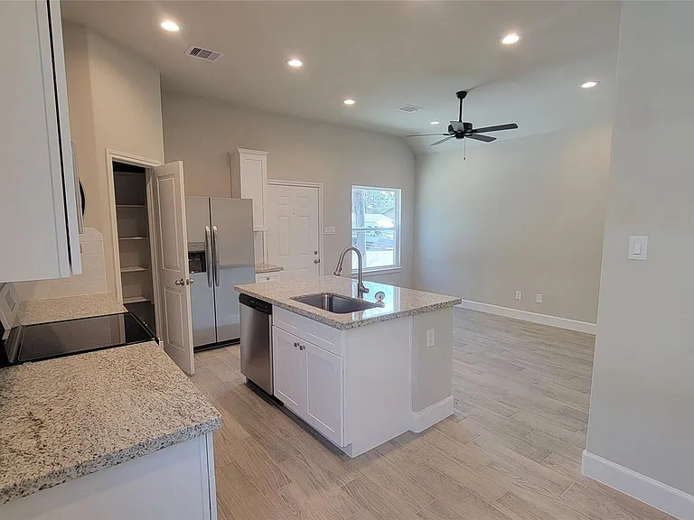 11915 Nelwood St — Photo 2
