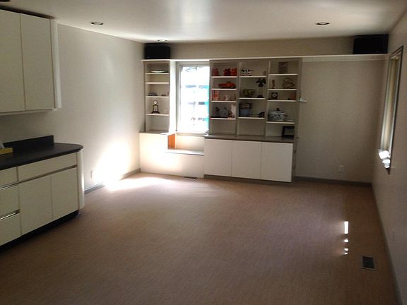 Family room/kitchen combo