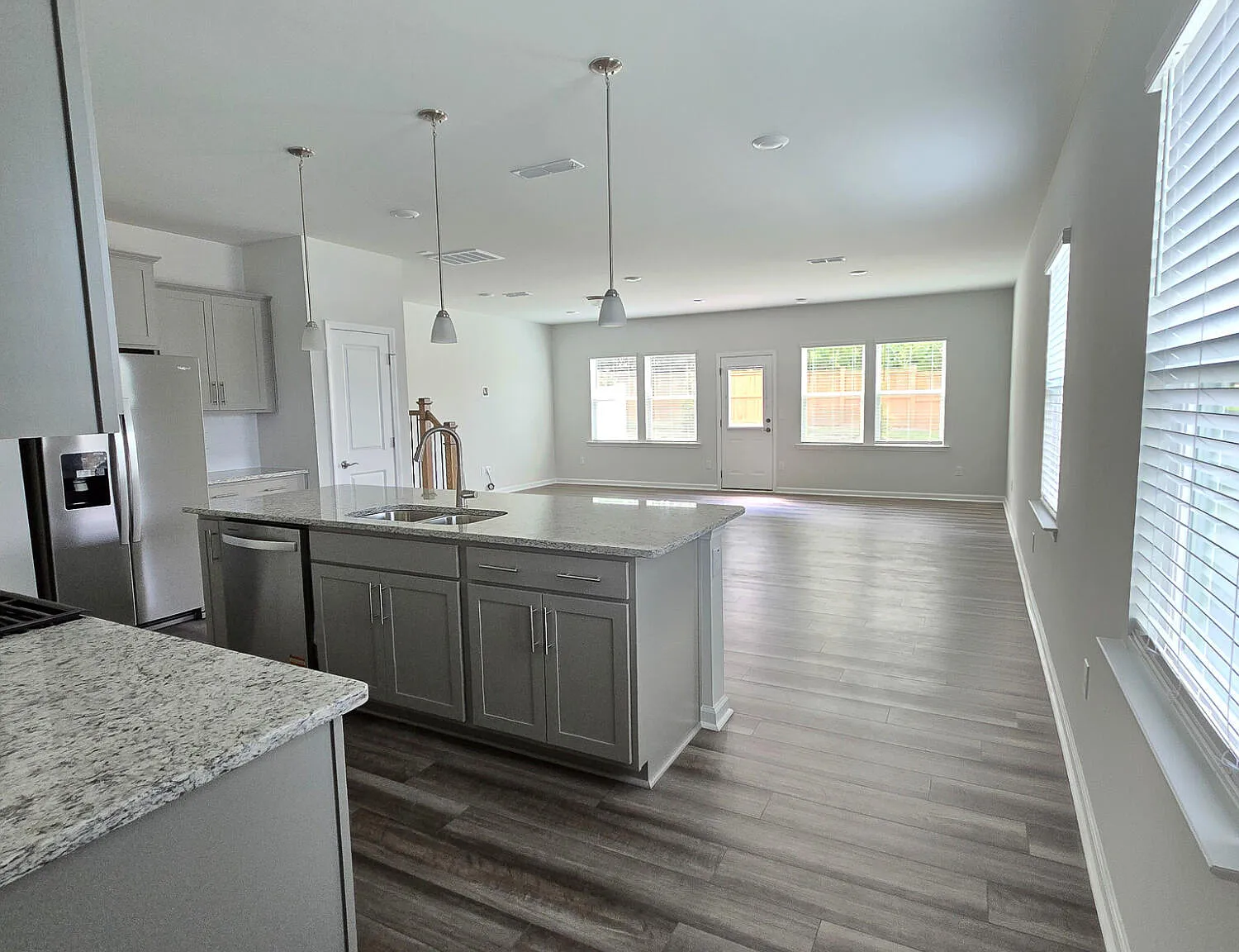 3 bed, 2.5 bath, 2060 sqft, $2,395 — Photo 3