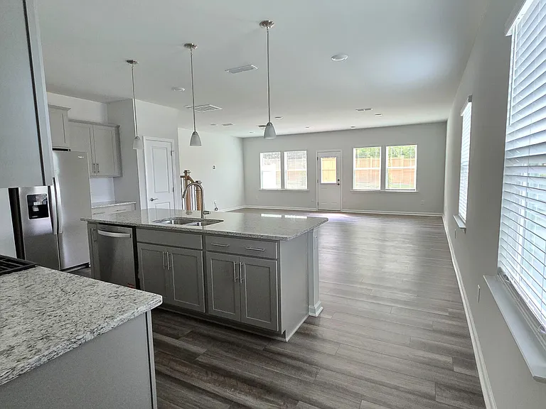 1117 Everton Ave — Photo 3