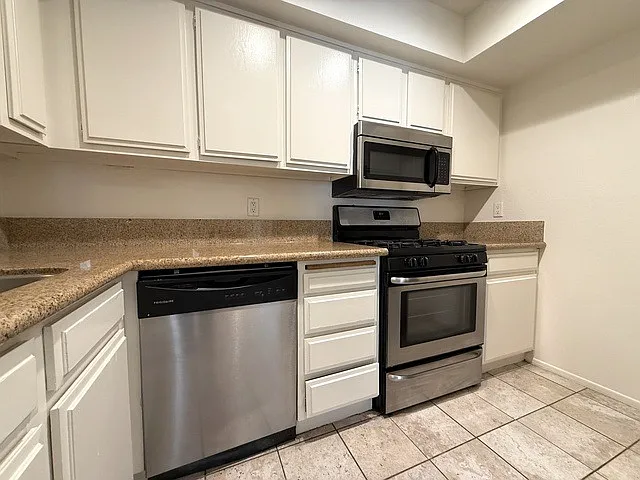 Midvale Towers — Photo 124