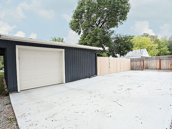 2nd image of 1239 Harvard Ave