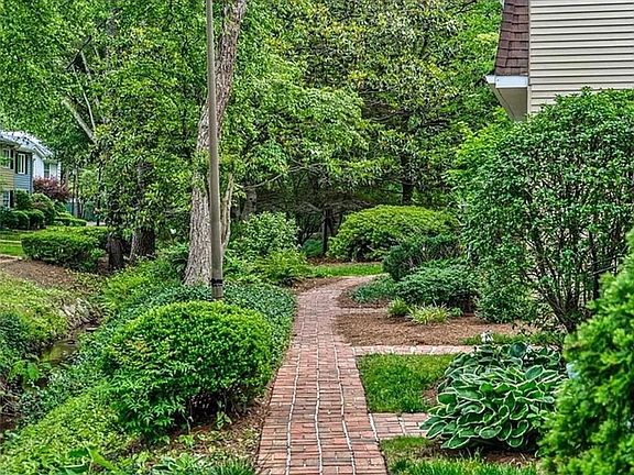 4th image of 260 Manning Rd SW Unit 5