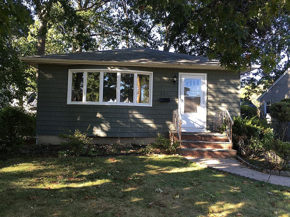 2nd image of 221 Clark Blvd
