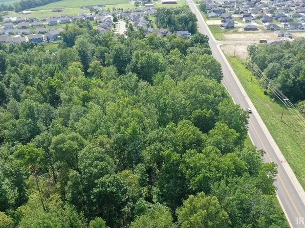 1651 E Auburn Dr, Auburn, IN 46706